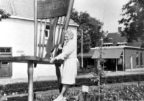 Mary Henkel with giant chair